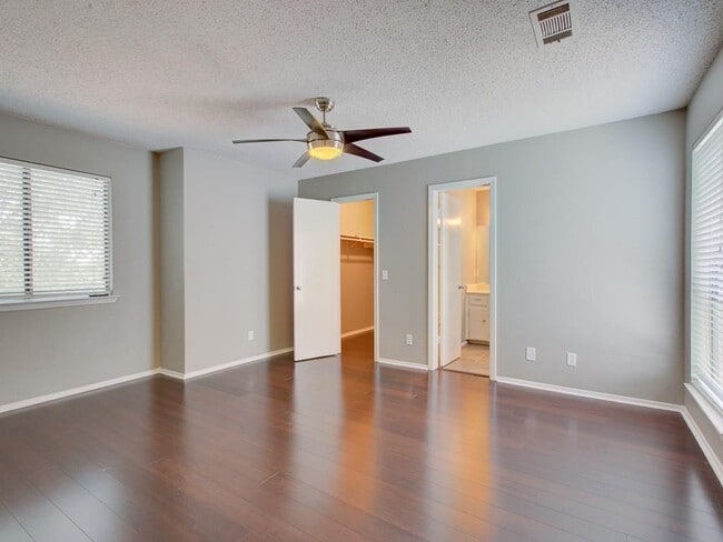 Building Photo - 8402 Tallwood Dr