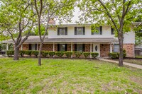 Building Photo - 202 Live Oak Dr
