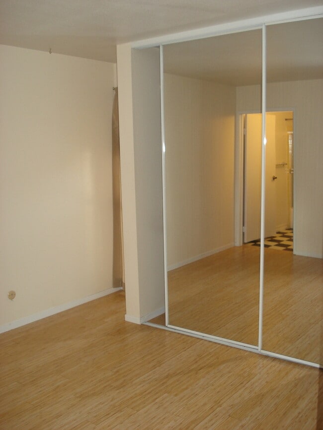 Building Photo - Cashill Condo