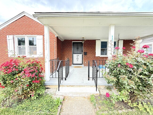 Building Photo - 1109 W Beech St