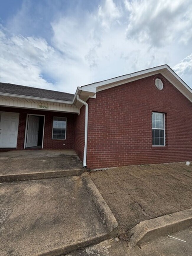 Building Photo - 10556 MS-363