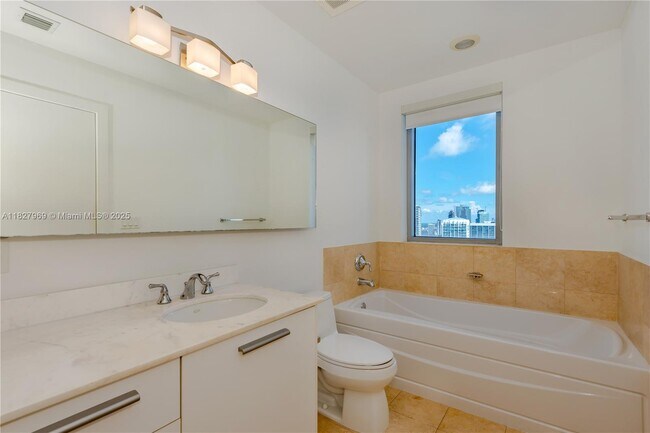 Building Photo - 1060 Brickell Ave