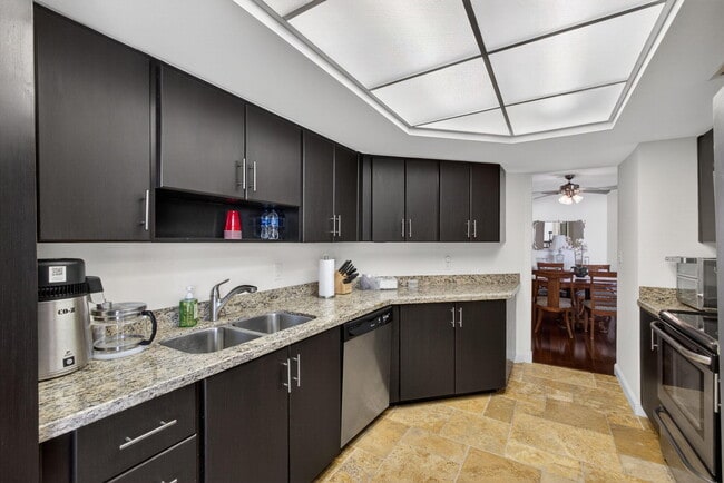 Building Photo - 5200 N Ocean Dr