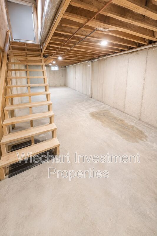 Building Photo - 232 N Cherry St