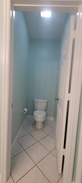 Master Bathroom - 4287 Four Oaks Blvd