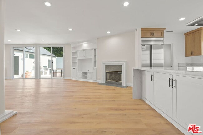 Building Photo - 500 Warner Ave