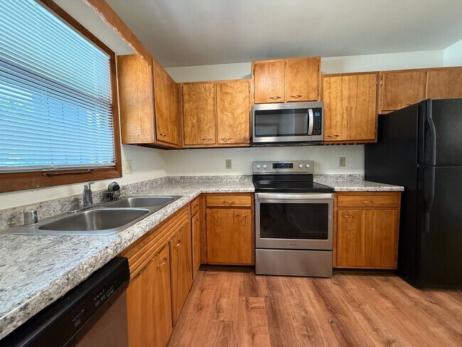 Building Photo - August 15th rent special! New deck! 3 Bedroom, updated kitchen, updated flooring, garage, drivewa...