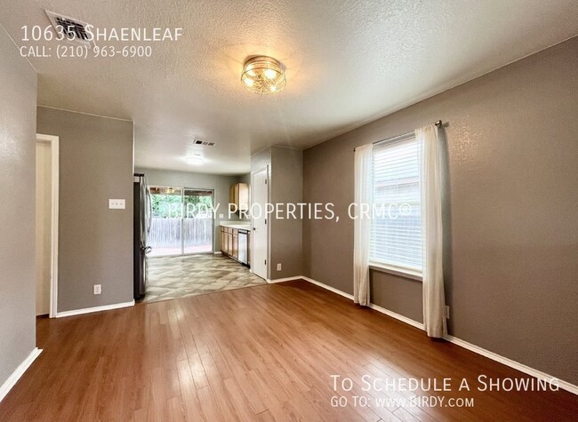 Building Photo - "Charming 3-Bedroom Oasis with 2 Full Bath...