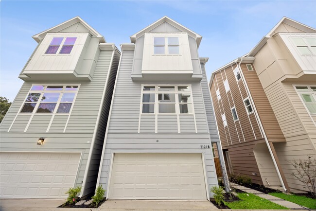 Building Photo - 2125 Hoskins Dr