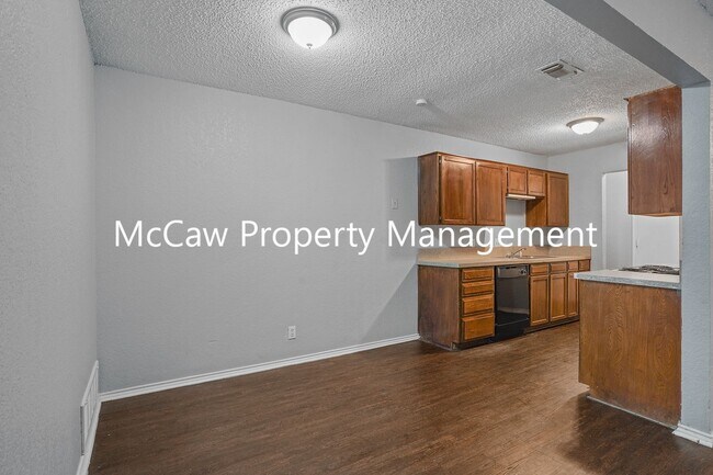 Building Photo - Spacious and Sparkling 2/1 Duplex in Fort ...