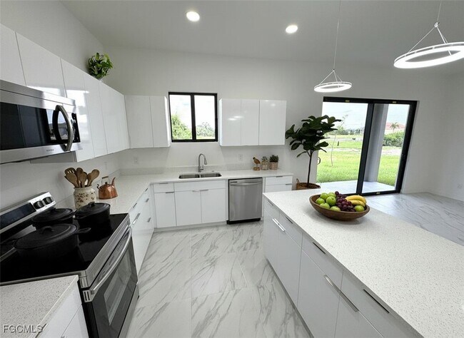 Building Photo - 1247 Kismet Pkwy W