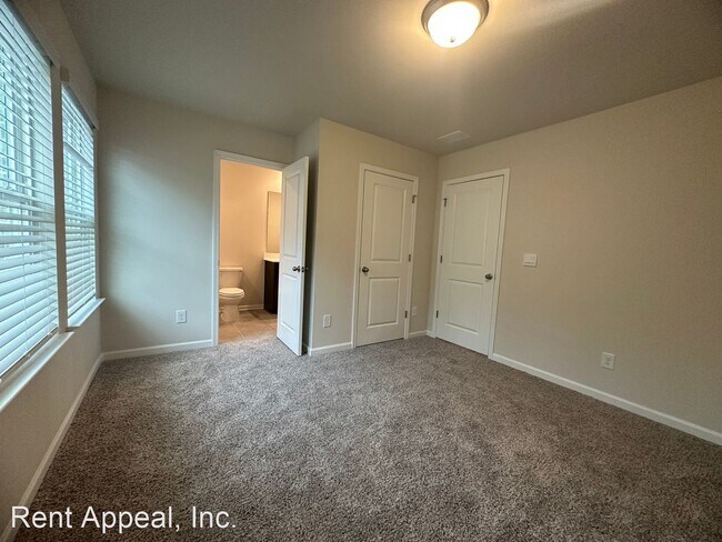 Building Photo - 3 br, 2.5 bath House - 270 Timberland Avenue
