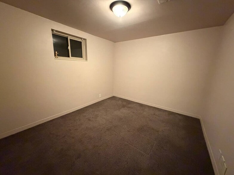 Building Photo - 1427 E Federal Way