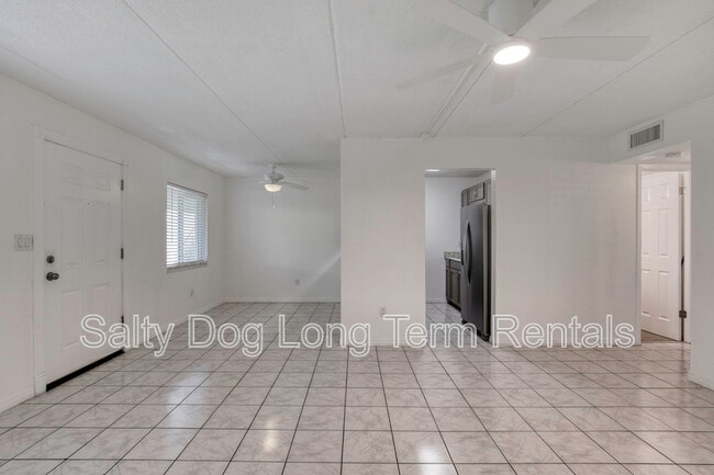 Building Photo - 400 Oakridge Blvd