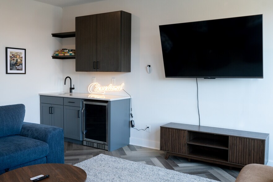 Building Photo - 1446 E 15th St