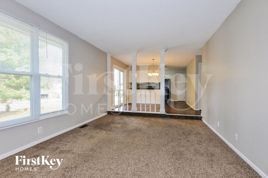 Building Photo - 37 Westbrook Dr