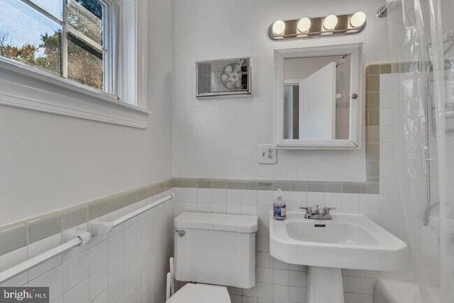Building Photo - 3316 Valley Dr