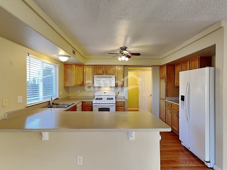 Building Photo - 4096 Netherland St