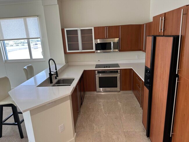 Building Photo - 1551 N Flagler Dr