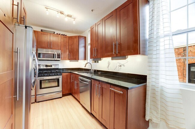 Building Photo - Updated  and Open Plan One Bed/One Bath 16...