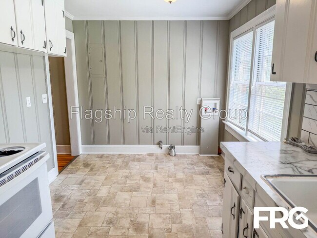 Building Photo - 613 Pittman St
