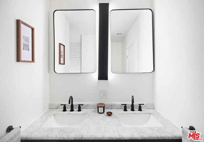 Building Photo - 2815 S Holt Ave