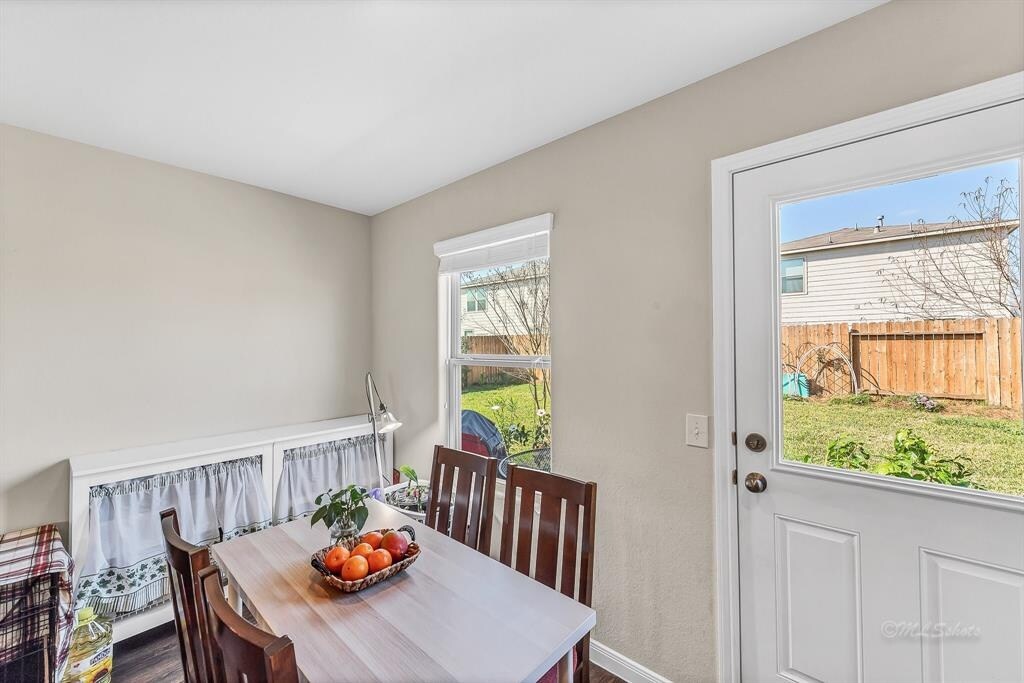 Building Photo - 1617 Perennial Ln