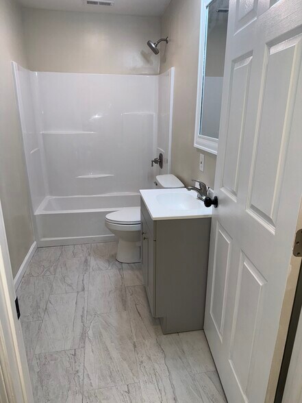 Building Photo - 901 Haledon Rd