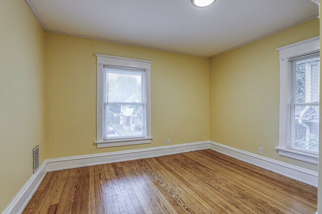 NW Bed room - 2nd floor - 4333 Charlotte St