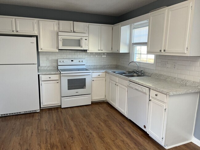 Building Photo - RENTAL HOME 3BD/2BTH