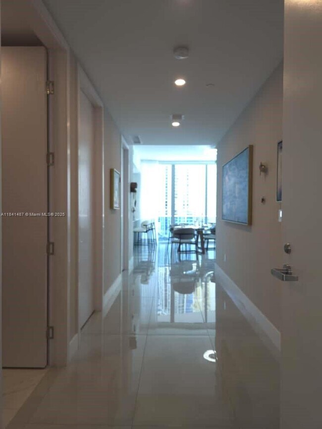Building Photo - 17550 Collins Ave