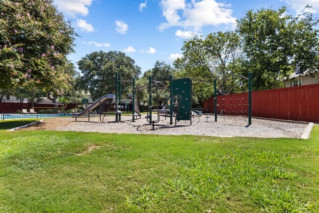 Building Photo - 908 Rimrock Trail
