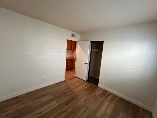 Building Photo - Great home in wonderful neighborhood - Cam...
