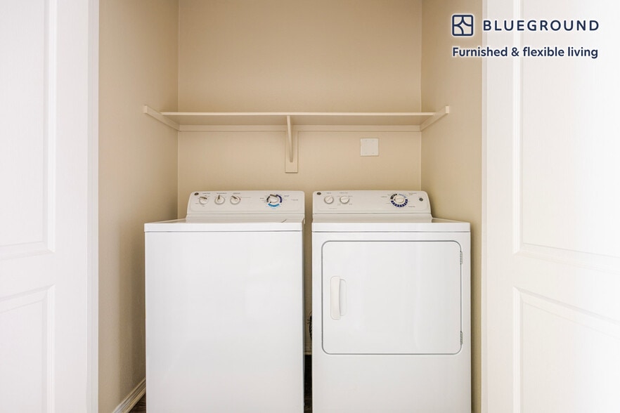 Building Photo - 5535 Westlawn Ave