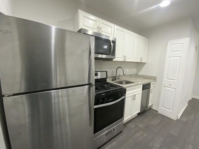 Building Photo - 1223 16th St NE