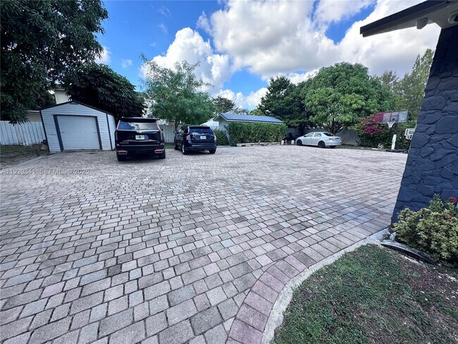 Building Photo - 15720 NW 44th Ct