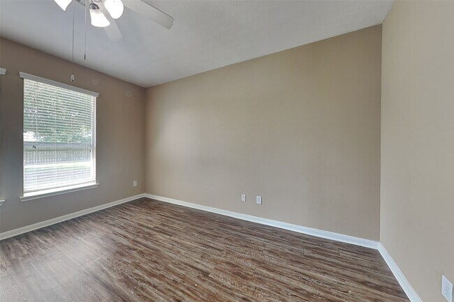 Building Photo - 7418 Jacobs Well Dr