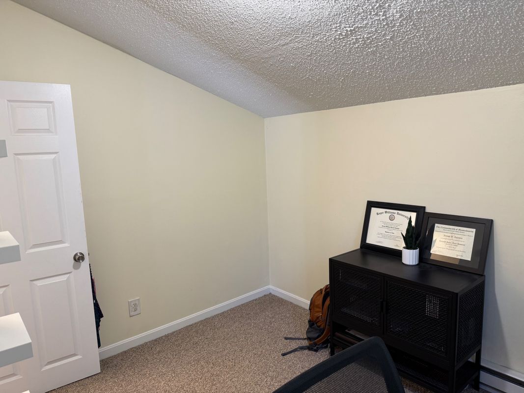 Building Photo - 707 Putnam Pike