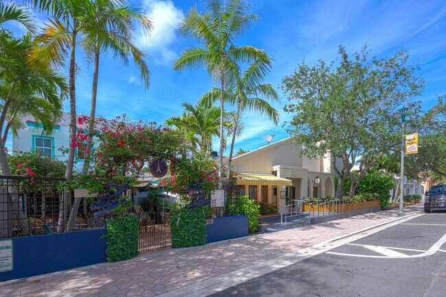 Building Photo - 511 Lucerne Ave