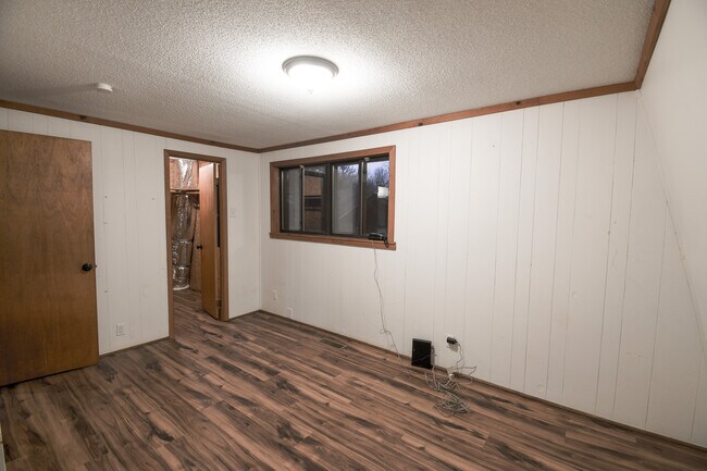 Building Photo - 44 Glen Torr