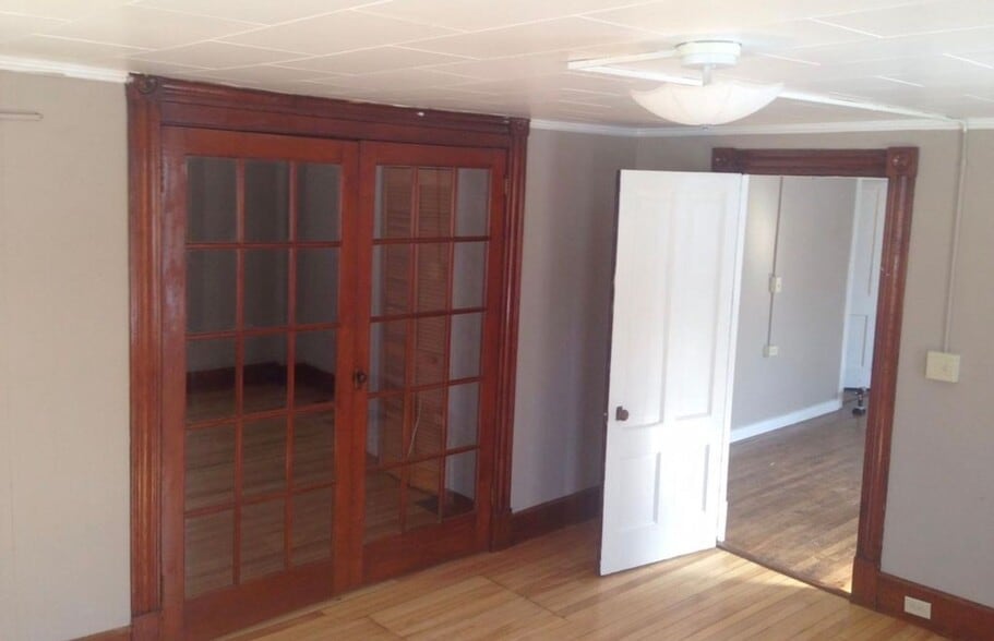 Building Photo - 257 S Main St