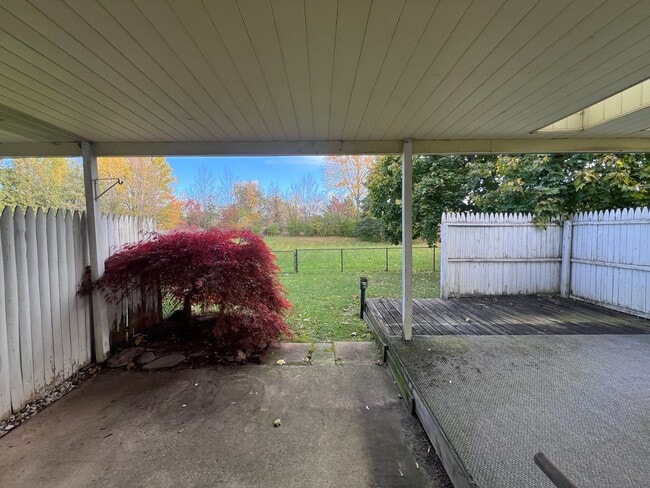 Building Photo - Two Bedroom Duplex in Kentwood!