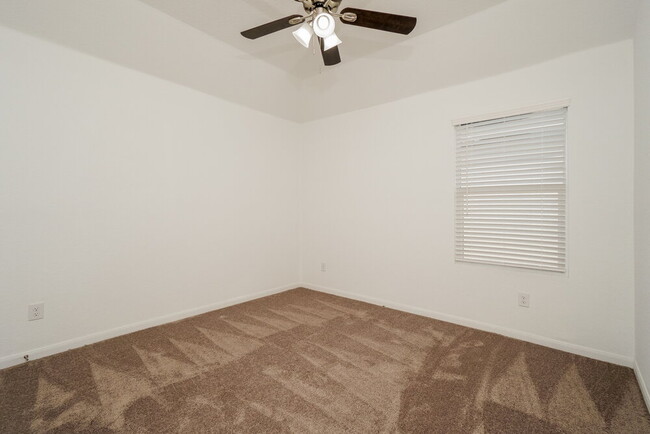Building Photo - 15115 Nettleton Ml