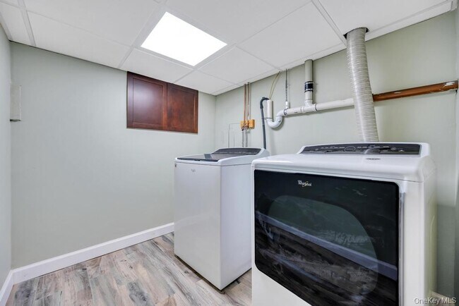 Building Photo - 3685 Prairie Path