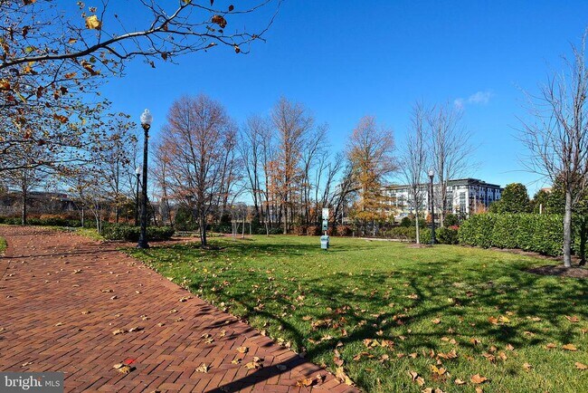 Building Photo - 501 Slaters Ln