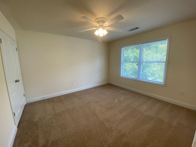 Building Photo - PRE-LEASING FOR AUGUST 6 2026!