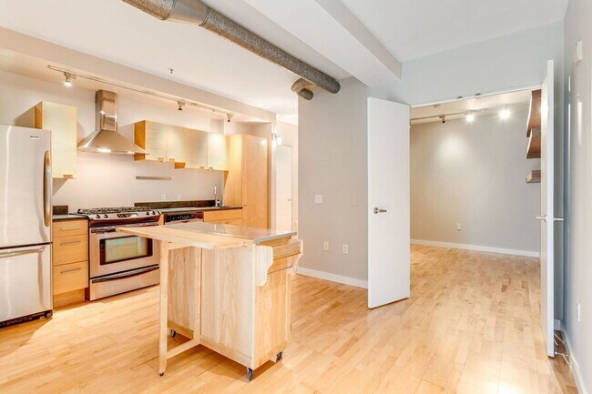 Building Photo - 1125 11th St NW