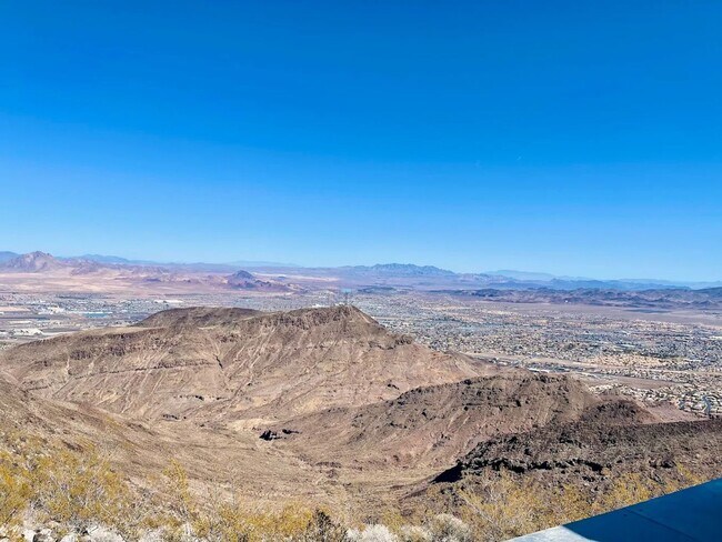 Building Photo - 132 Dunblane St