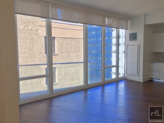 Building Photo - 222 E 44th St
