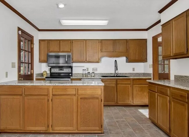 Building Photo - 225 Woodglen Dr